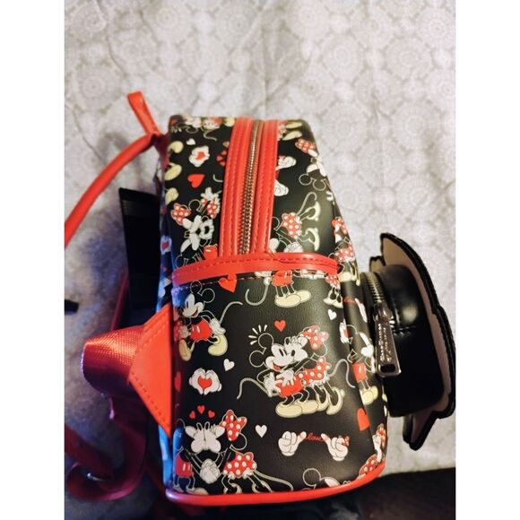 Loungefly Disney Mickey & Minnie "Love" Heart Hands Mini Backpack New with Tags - Picture 6 of 7